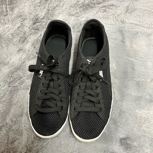 Puma Sneakers - Black - Size 6.5 - Pre-owned condition